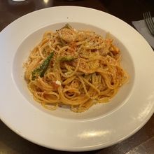 スパイシーチキンとオクラのトマトクリームスパゲッティ