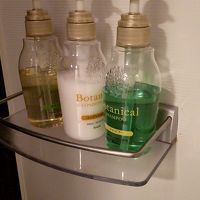 シャンプー等はポンプ式で質は問題ありませんでした