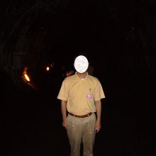 ラバ・チューブ内で記念写真