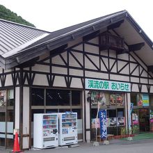 店の前が焼山のバス停