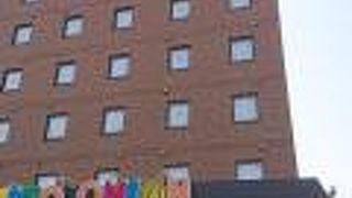 駅前にあるファミリーレストラン