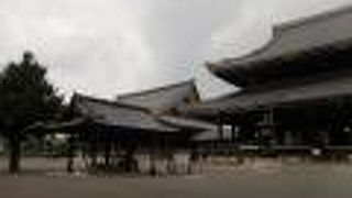 京都駅のすぐ近く巨大な仏教寺院