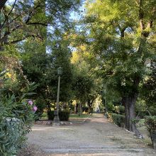 隣の国立公園よりは狭いです