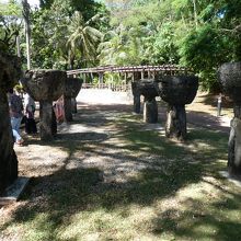 面白い形ですよね？鼠返しの原理か？