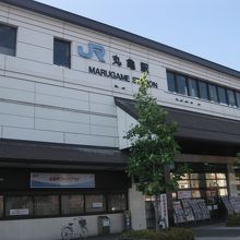 丸亀駅の駅舎の外観