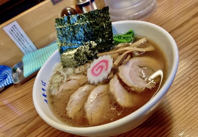 落語好きな店主が作る関東風醤油ラーメン。