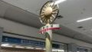 修学旅行生の待ち合わせスポットだったが今や閑散としている