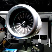 ＭＲＪのジェットエンジンで迫力があります