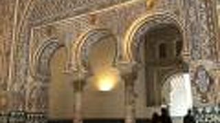 イスラムの建築や装飾が残る