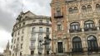 セビリア市庁舎前の広場