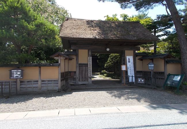 水沢駅から北西に約20分程度にあります。