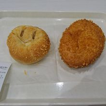 塩ぶたまんとカリカリチーズカレーパン