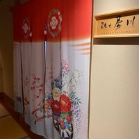 専用ラウンジには、花嫁のれん