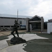 長宗我部元親さんの背中越しにパチリ