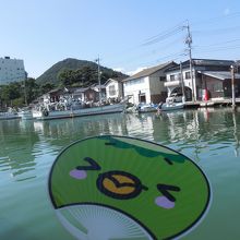 八尾川・漁師町の街並み