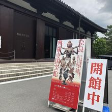 中の撮影はできません。