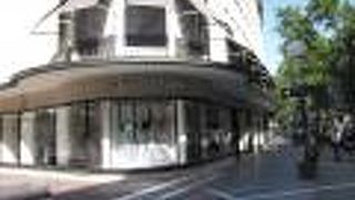 高級ブランド街の通り