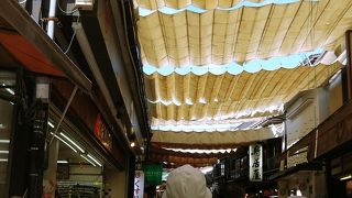 ショップが並ぶストリート