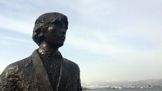 「西波止場」脇の広場。函館港の見晴らしのよい場所