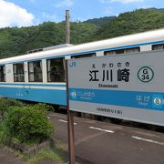 四万十川に沿って走る絶景路線。