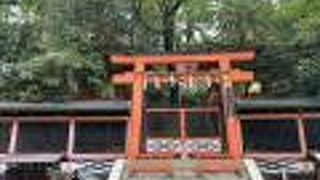 壇上伽上の右端にある神社