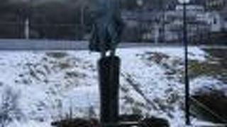 2004年に像が造られた