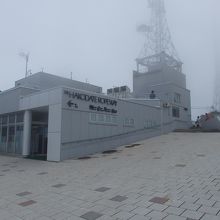 函館山山頂にある放送アンテナ