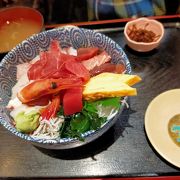 限定10食の刺身てんこ盛りの海鮮丼がお勧め