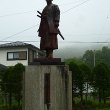 境内にある伊奈氏の銅像