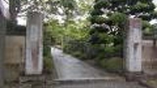 仙台駅東口から南東のエリアにあります。