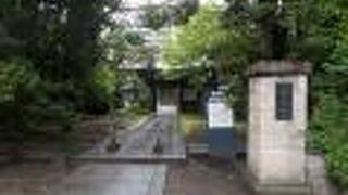 仙台駅東口から南東のエリアにあります。