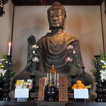 飛鳥大仏と呼ばれています
