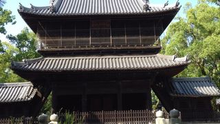 勅使門の正面にある山門