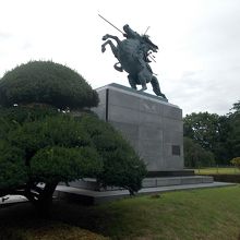 横からの様子です。
