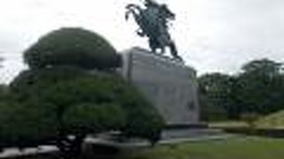 山形城址霞城公園の中にあります。