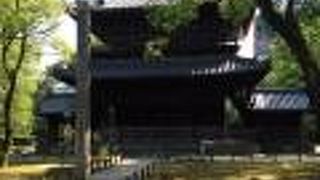 境内の案内図を見て全容を把握してから巡ると良い