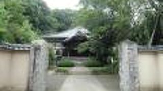 静かな佇まいの、奈良時代からの古刹