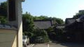 虚無僧寺の一朝軒道場がある