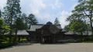 広いです。時間かかります。基本非冷房です。