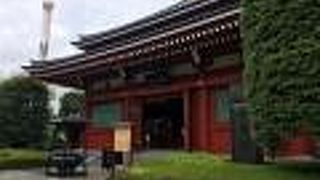 浅草寺の東側の門