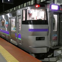 紫がライナーのカラーです