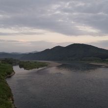 橋の上から