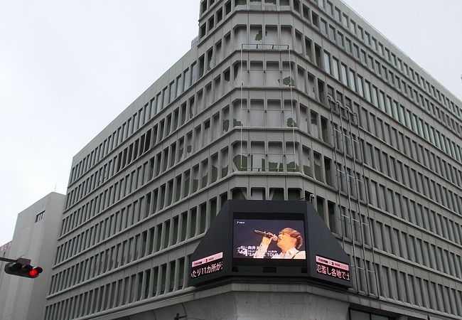 福島駅東口広場に隣接しています。