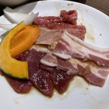 ランチ焼肉～お肉４種だが、、