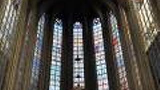 ステンドグラスの美しい教会