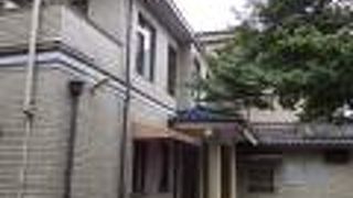 北野天満宮の隣にあります。