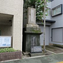 つい通り過ぎてしまいそうな場所にありますが…