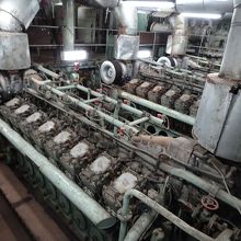 八甲田のエンジンは巨大でした。