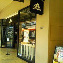 アディダス