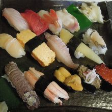 握り盛り合わせ。これはコスパ〇